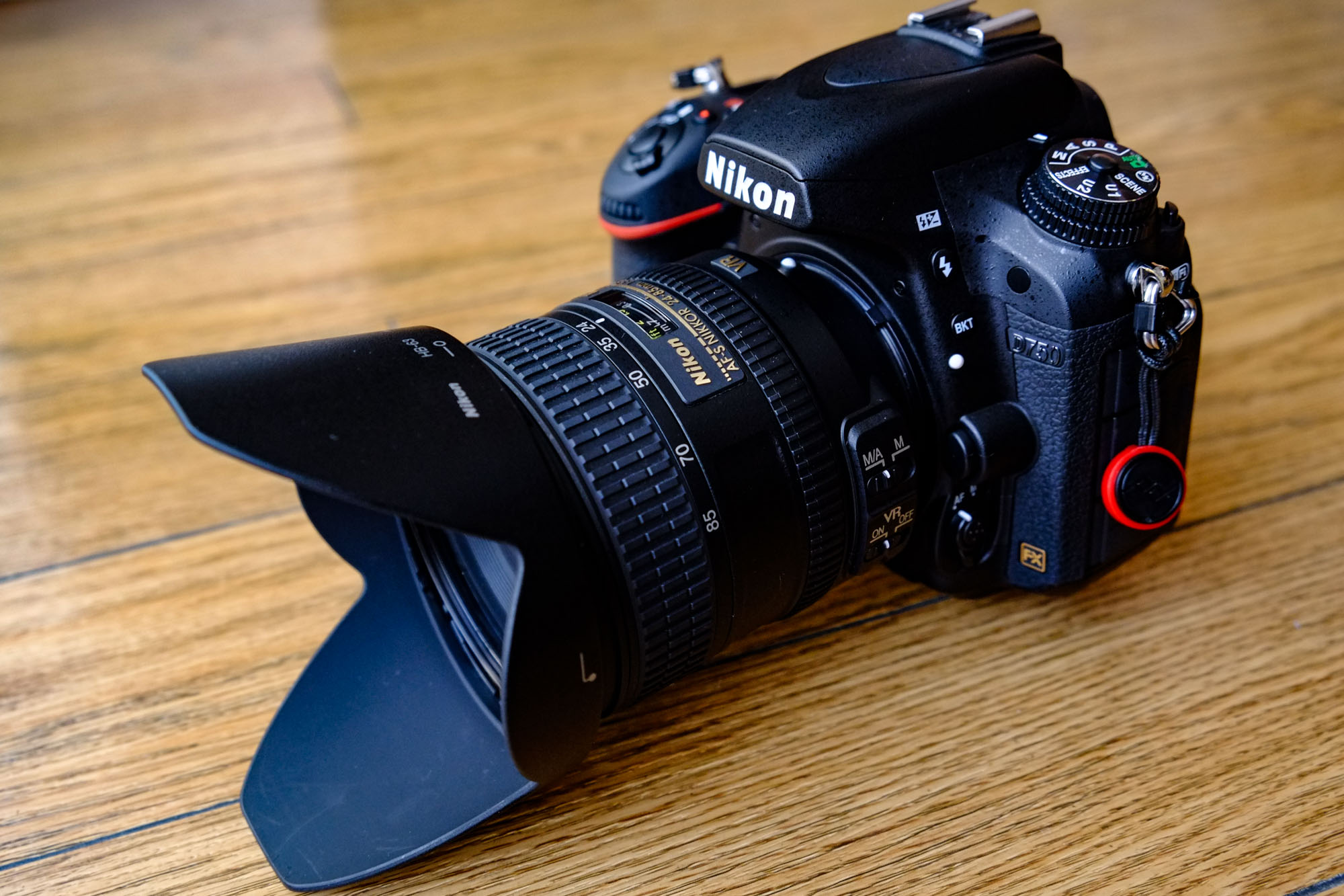 Nikon ニコン AF-S 24-85mm F3.5-4.5G VR レンズ 数々の賞を受賞